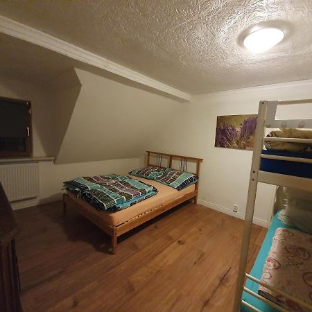 Dachgeschosswohnung In Neumuenster 2 Zimmer Exteriér fotografie