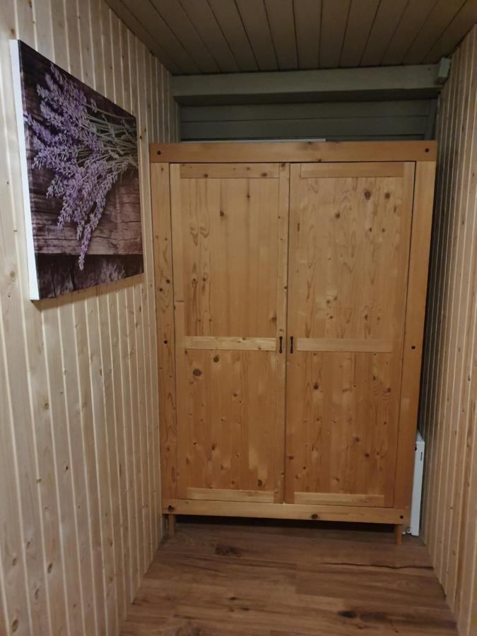 Dachgeschosswohnung In Neumuenster 2 Zimmer Exteriér fotografie