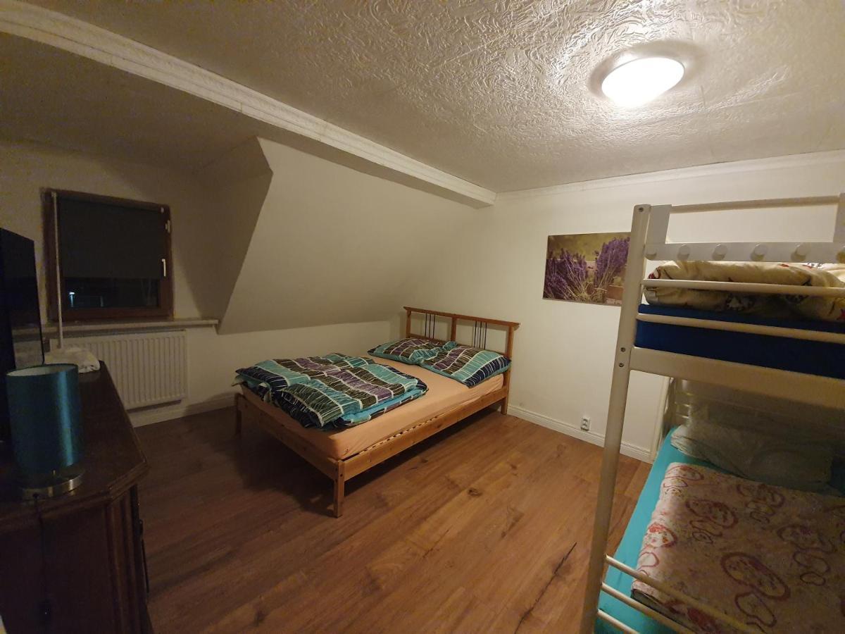 Dachgeschosswohnung In Neumuenster 2 Zimmer Exteriér fotografie