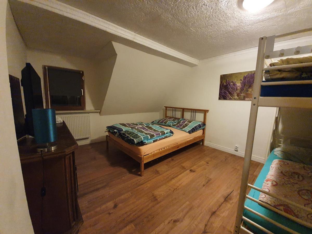 Dachgeschosswohnung In Neumuenster 2 Zimmer Exteriér fotografie